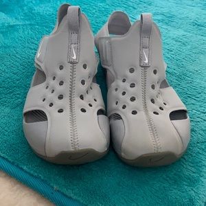 Nike Boy’s Sunray Project 2 Sandal, Wolf Grey